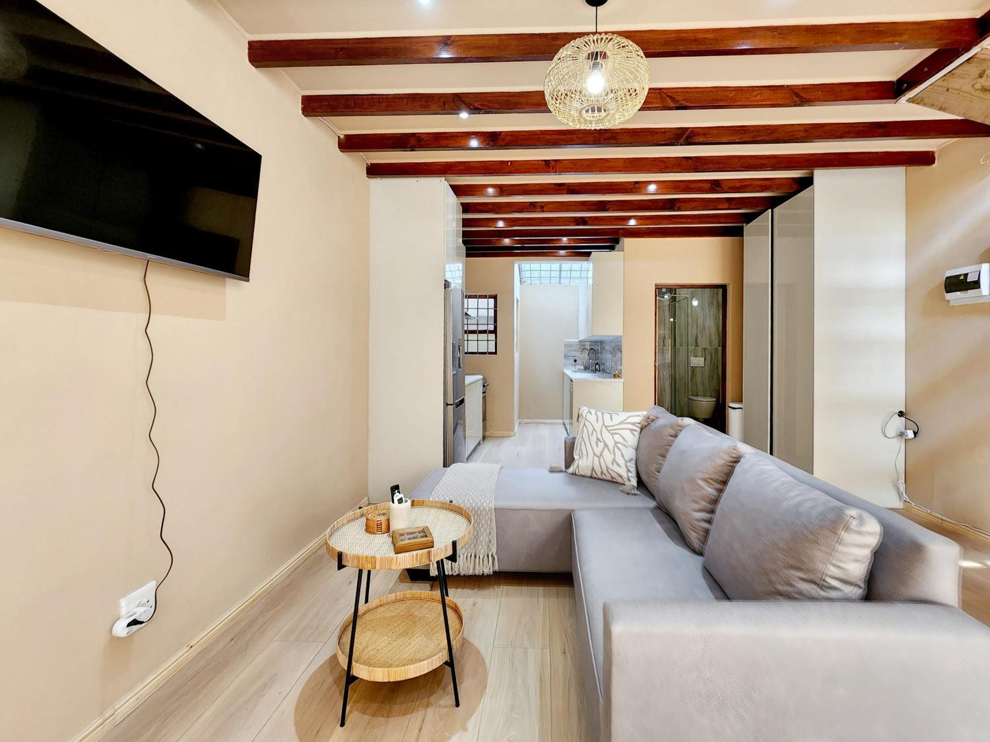 Holiday home Newly Renovated, Central, Spacious And Family Friendly *