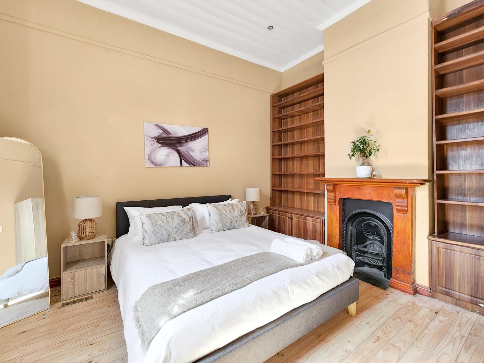 Newly Renovated, Central, Spacious And Family Friendly * Cape Town