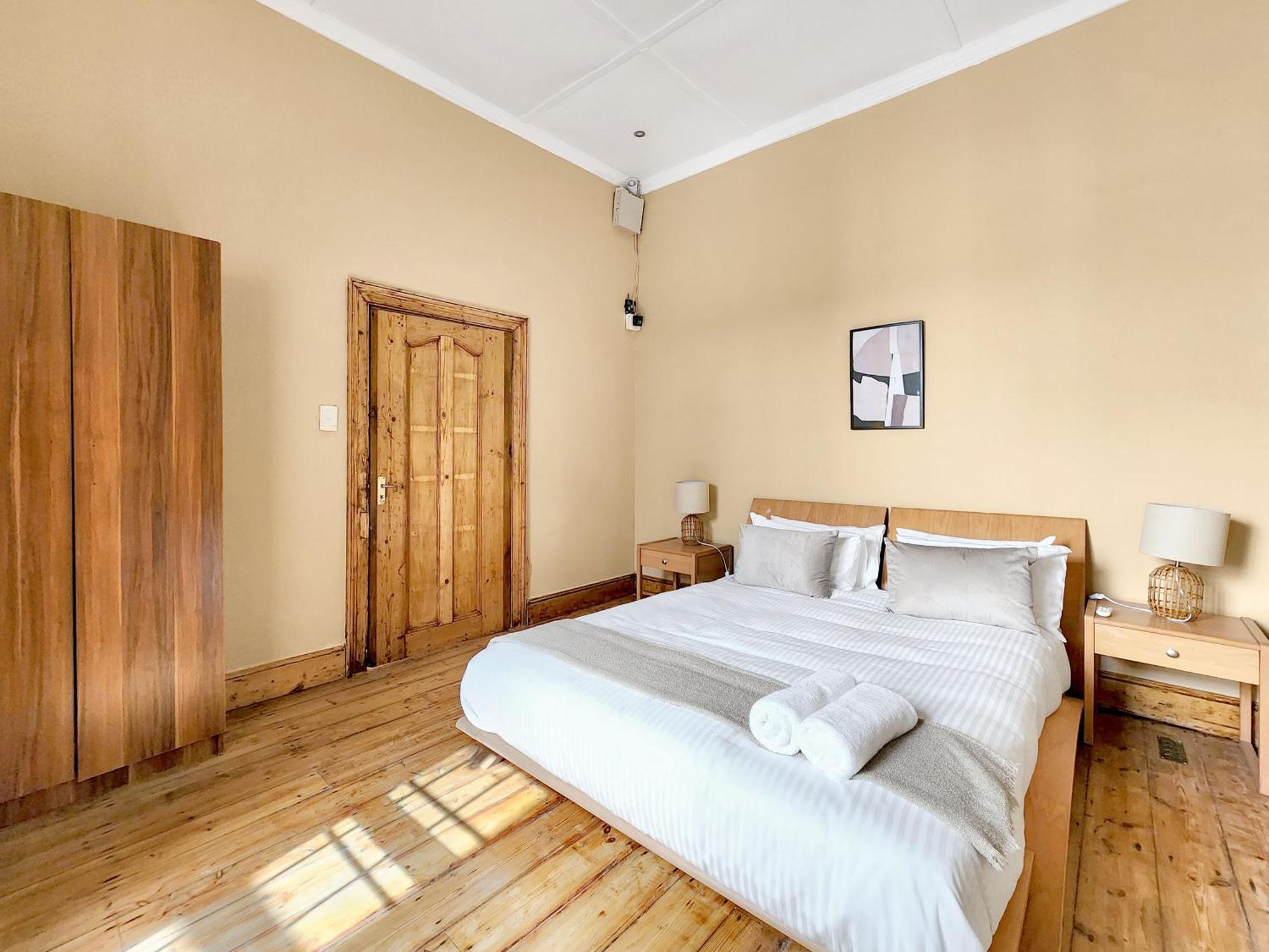 Newly Renovated, Central, Spacious And Family Friendly Cape Town